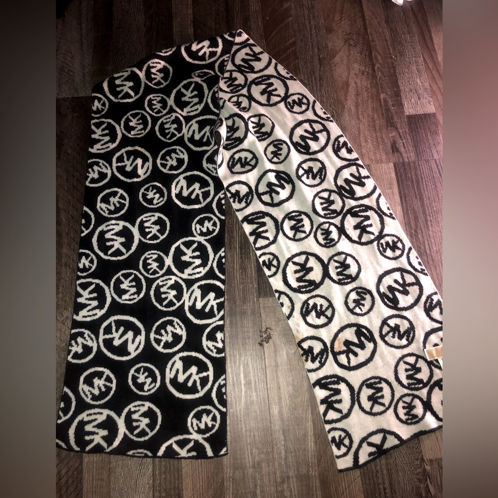 Michael Kors Inverted Scarf